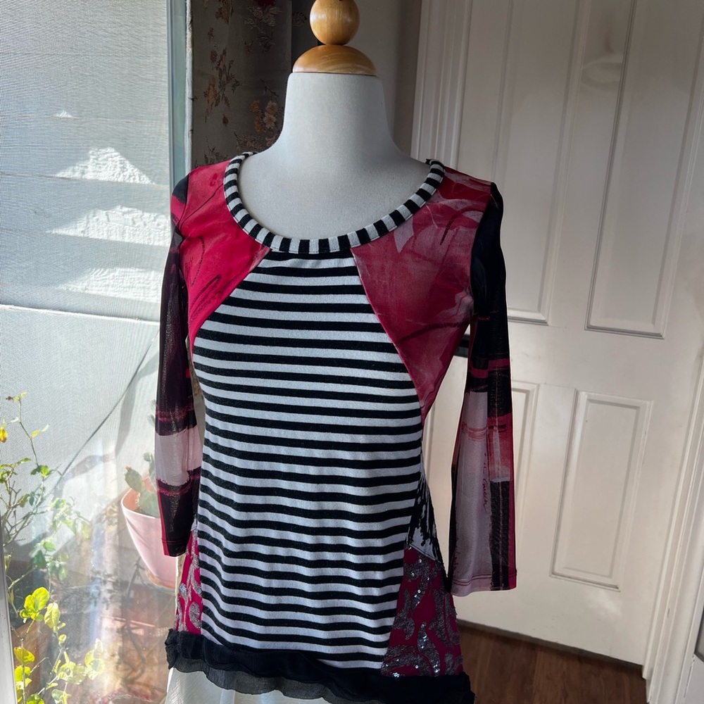 SAVE THE QUEEN SIZE SMALL AVANTE GARDE LONGSLEEVE TOP